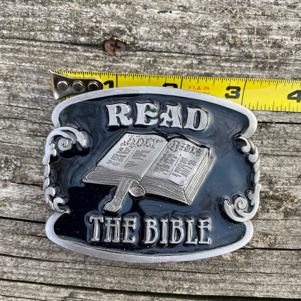 Buckles of America Masterpiece Collection Read The Bible Enamel Background - Picture 5 of 5